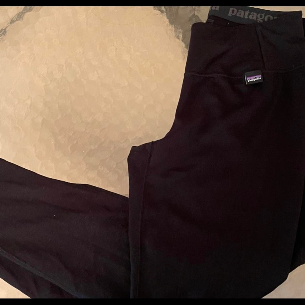 ❌SOLD❌Patagonia Thermal Leggings 
Size M
Measurements: 
W:27”
Inseam:28”
Rise:9”